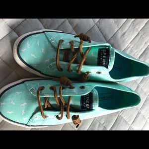 Sperry mint green top slider.